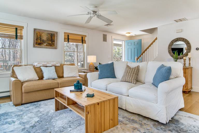 Walk to Lake Tashmoo! Cape Gem w/ Deck & Fire Pit — photo 5