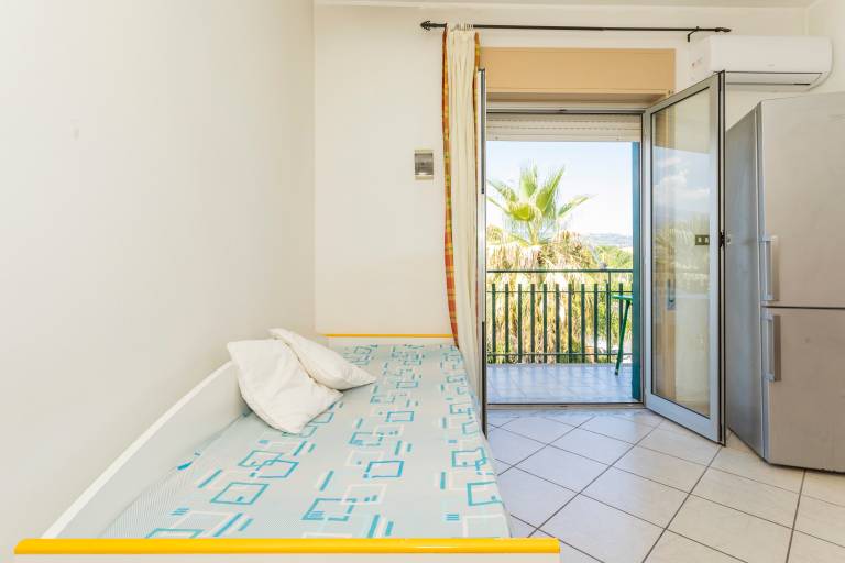 Apartment 'I Ciottoli Dello Ionio - Apt 18' with Sea View, Shared Terrace and Balcony — photo 4