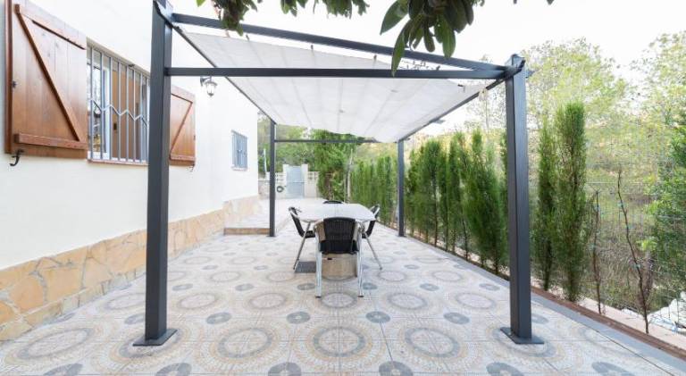 House with jacuzzi — photo 4