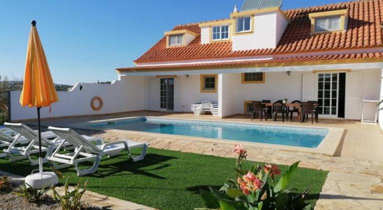 Fully equipped house with garden, private pool & barbeque | Good for workation | Pets allowed in Loulé