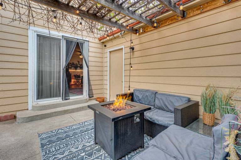 Steps to Dog Park! Westminster Home w/ Fire Pit — photo 3