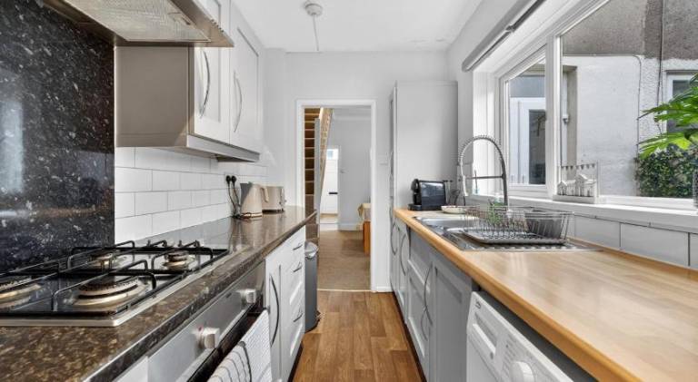 Stylish 2 bedroom house in Roath with Private Patio! — photo 3