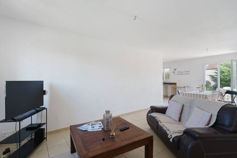 Maison Soleil: Private terrace, private garden & Wi-Fi in Saujon in Saintes