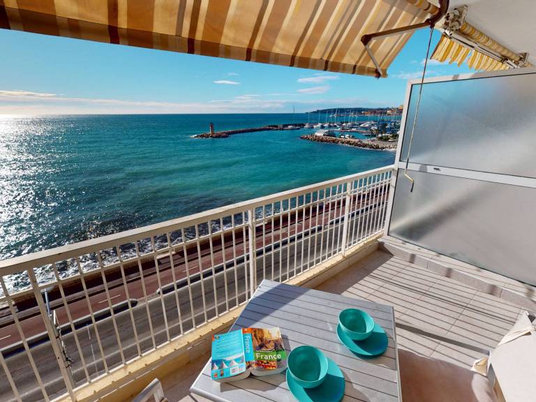 Air-conditioned studio with sea-view terrace and Wifi — photo 2