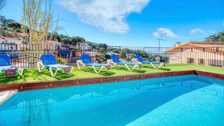 Villa with yard, private pool & barbecue | Mountain view in Lloret de Mar