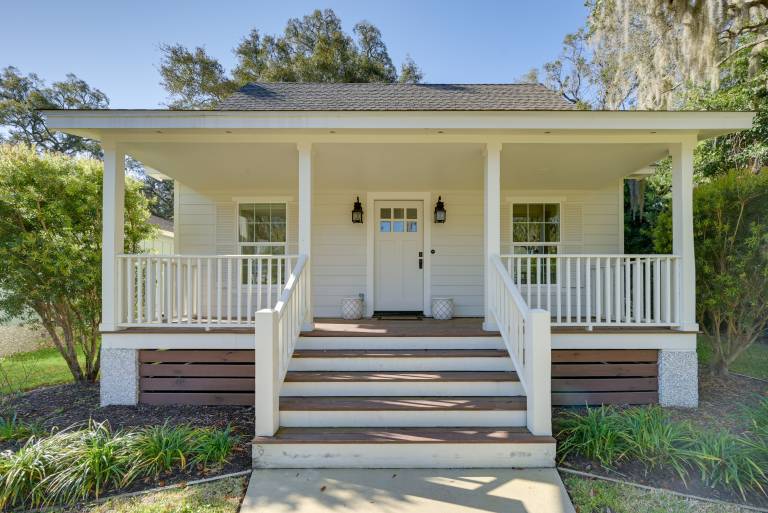 5 Mi to Pier Village: Coastal Jade Cottage in St. Simons Island, GA