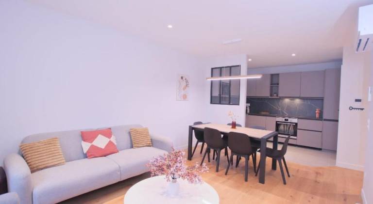Rental apartment | Close to Bordeaux Cathedral — photo 2