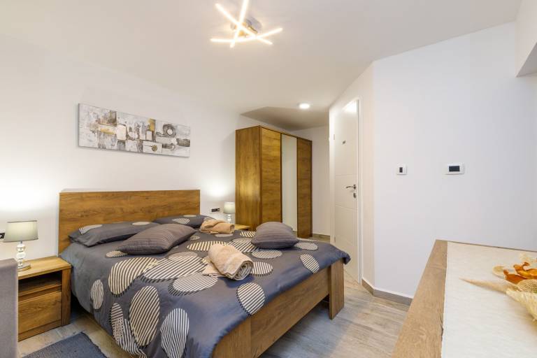 Apartment with yard, barbecue & patio | City view | Pets allowed in Porec