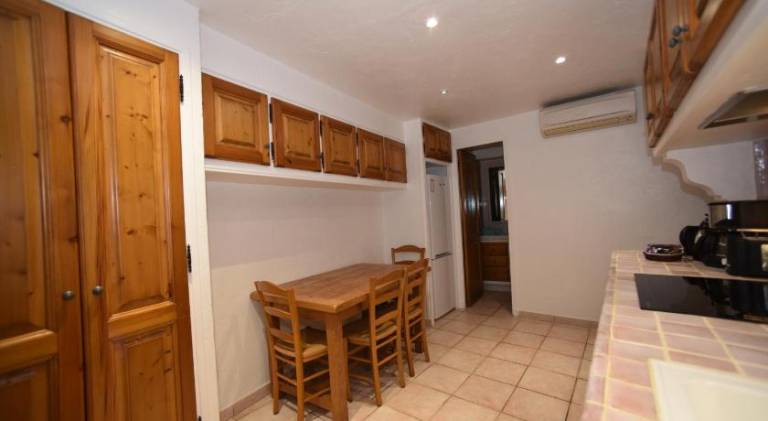Fully equipped rental apartment with patio | Pet-friendly — photo 5
