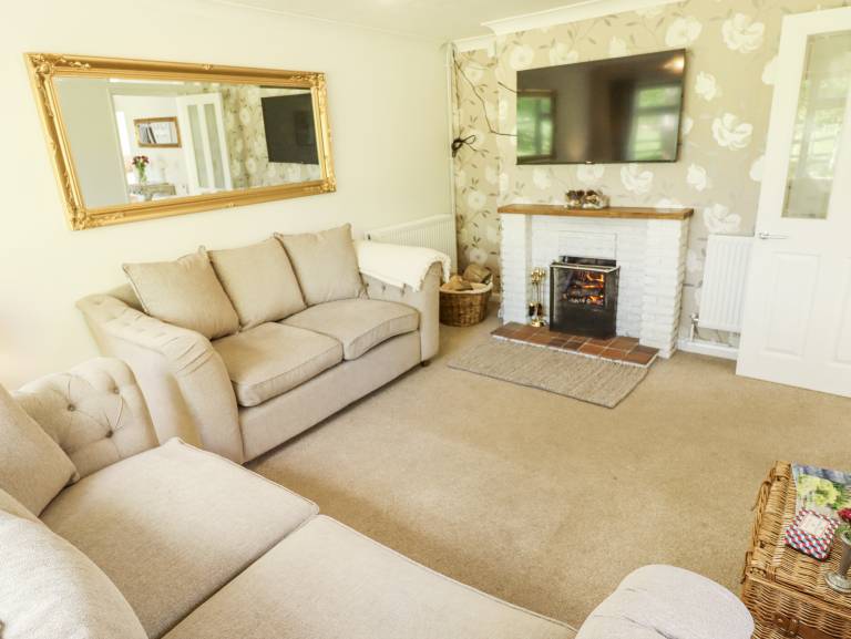 Cottage with garden — photo 4