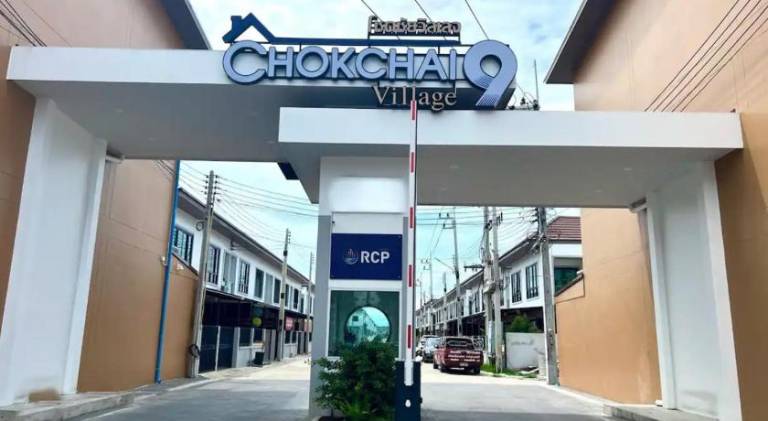 Holiday apartment with pool in Pattaya