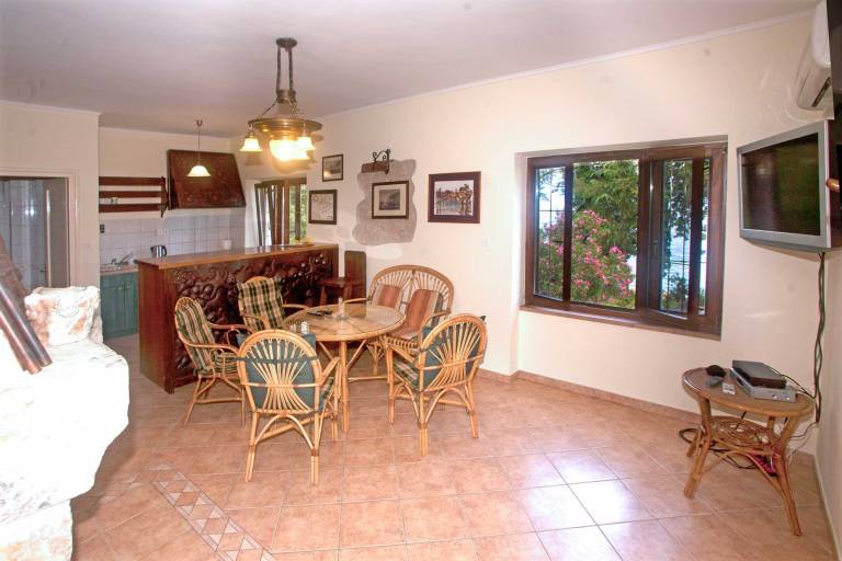 Apartment Azzurra seafront Njivice — photo 3