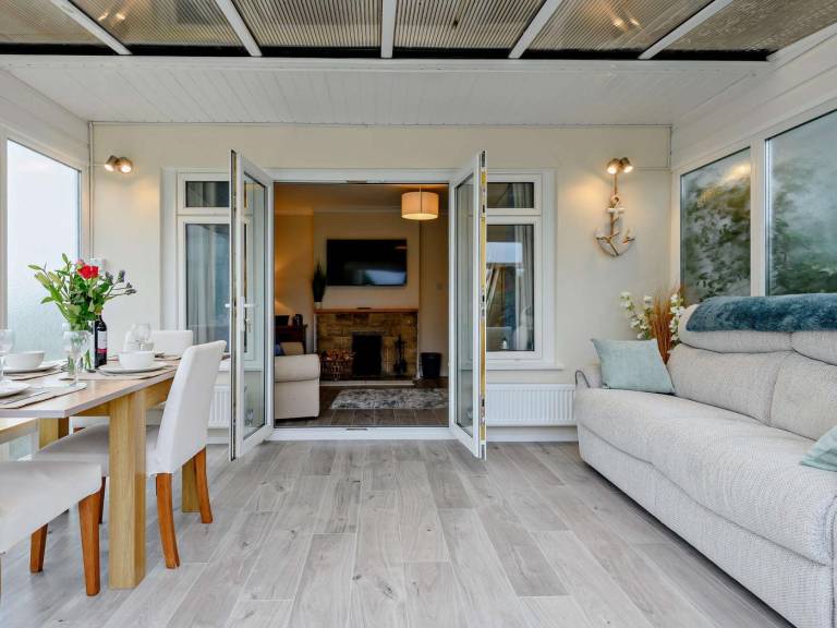 Cottage with garden & barbeque | Water view — photo 2