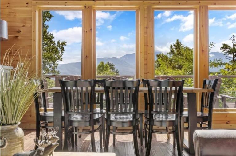 Children-friendly beautiful vacation home with terrace & private pool | Pet-friendly in Gatlinburg, TN