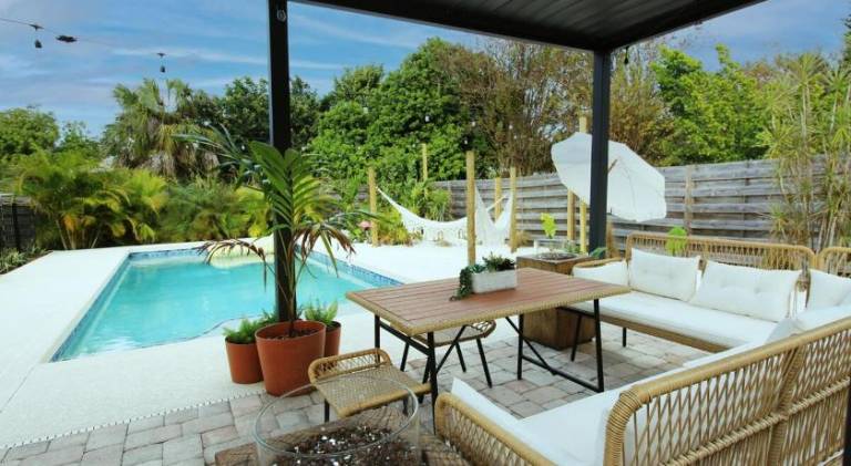 House with pool in Bradenton, FL