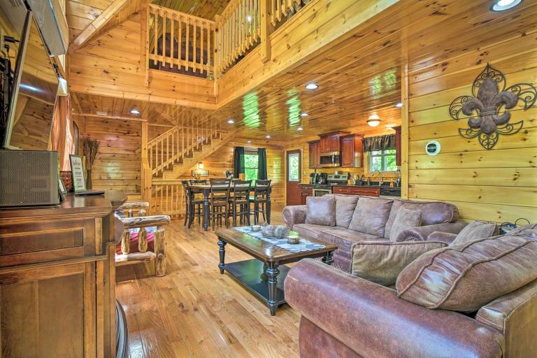 Saltwater Pool & Mtn-View Deck: Pigeon Forge Cabin — photo 5