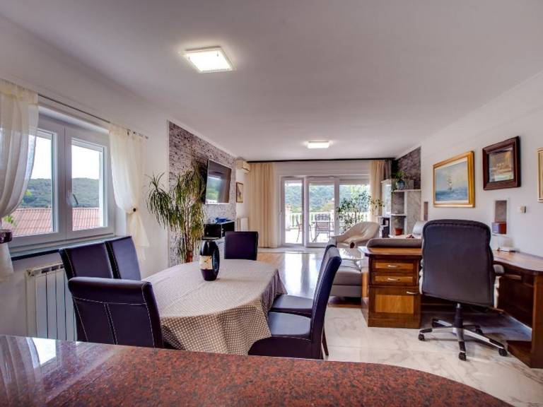 Apartment with terrace, BBQ & pool — photo 5