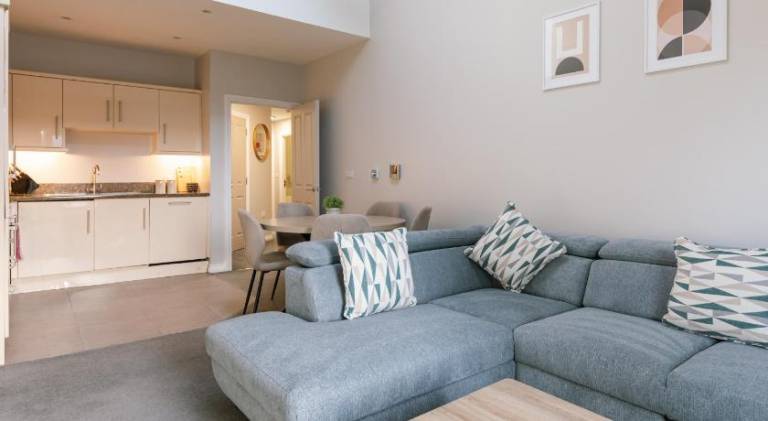 Chic 2Bed 2Bath apartments by Luxus in City Centre Free Secure Parking in Belfast