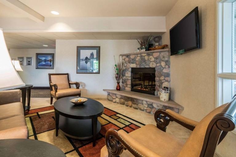 Quality Inn & Suites Sequim at Olympic National Park — photo 2