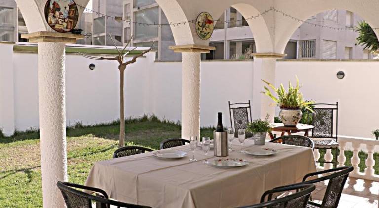VILLA CAMBRILS BEACH Parking Gratis — photo 3