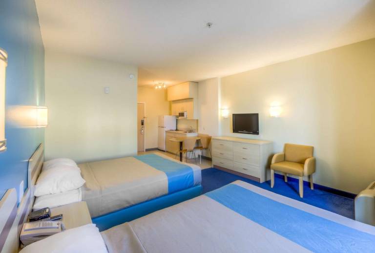 Super 8 by Wyndham Estevan — photo 2