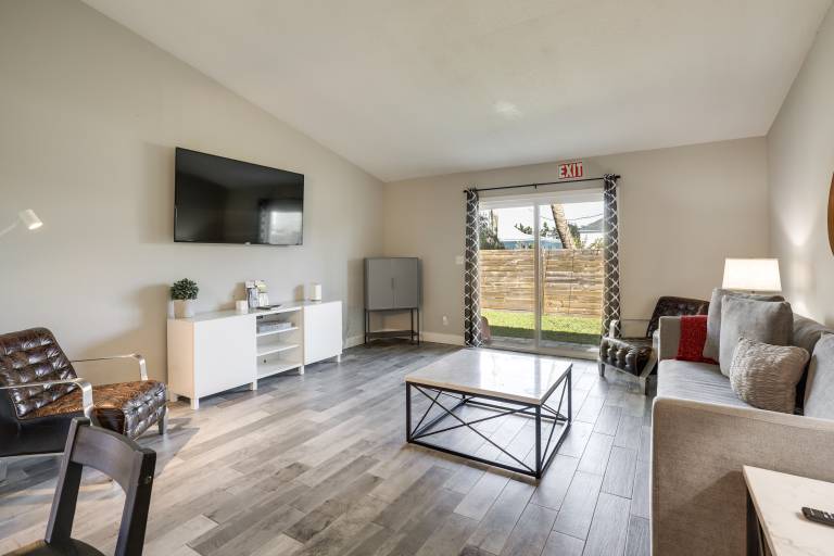 Prime Spot Near Dtwn! Modern Anastasia Island Home — photo 2