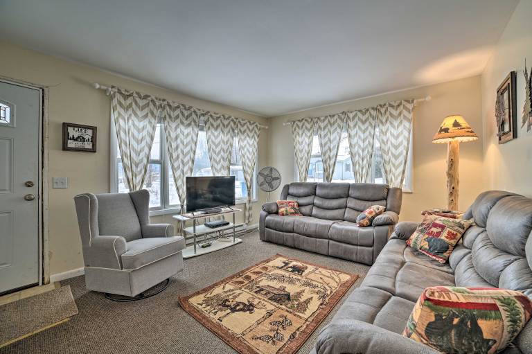 Cozy Houghton Lake Heights Cottage w/ Private Yard — photo 5