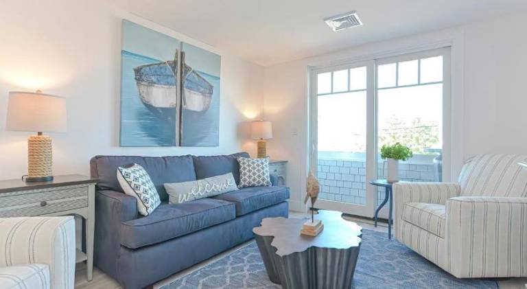 Serviced apartment with terrace in Plymouth, MA