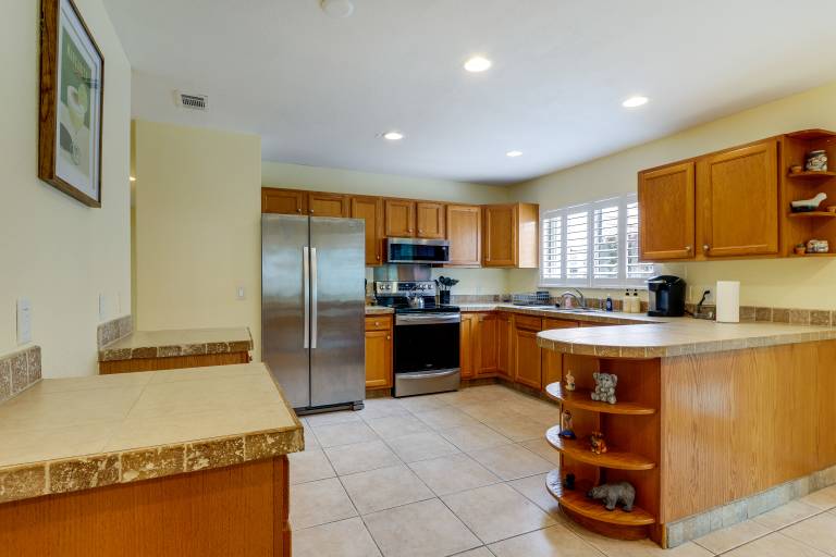 Screened Porch + Patio: Group Getaway in Palm Bay! — photo 5