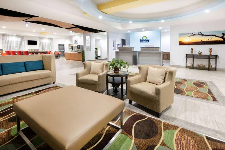 Days Inn & Suites by Wyndham Lubbock Medical Center — photo 2