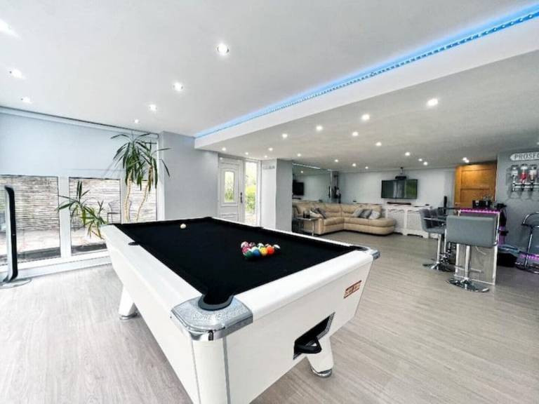 Apartment Bearsden