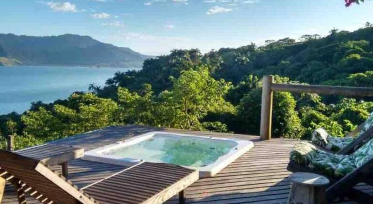 House with jacuzzi | Beach nearby | Pets allowed in Ilhabela