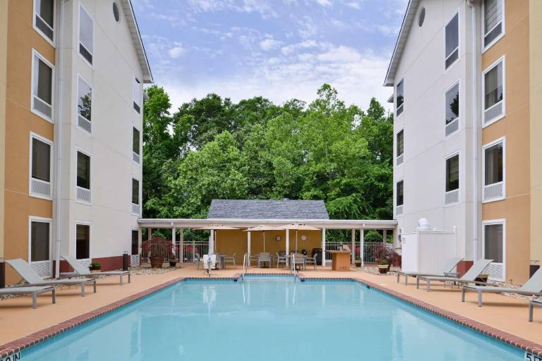 Hampton Inn & Suites Newport News-Airport (Oyster Point Area) — photo 2