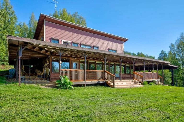 House  Two Rivers