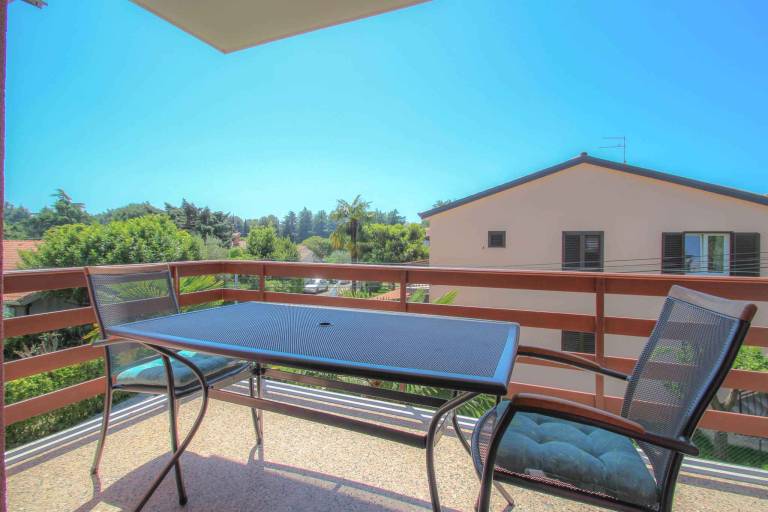 Fully equipped beautiful rental apartment with yard & grill | Pet-friendly — photo 3