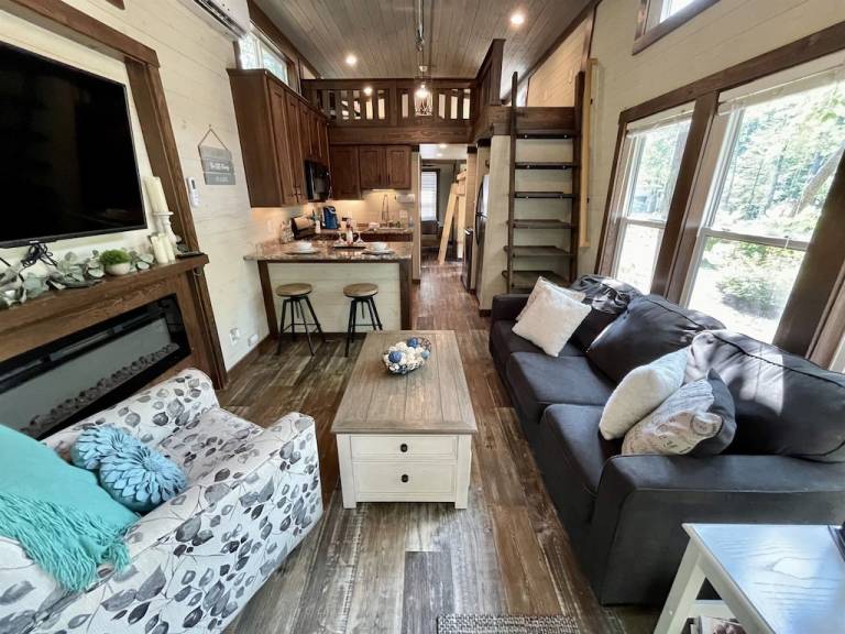 Cabin  Monteagle