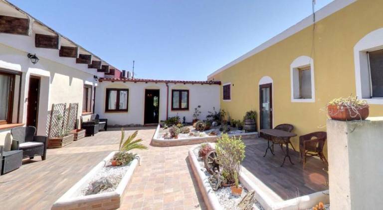 Nice vacation home with yard & terrace | Suitable for remote work | Pets are welcome in Stintino