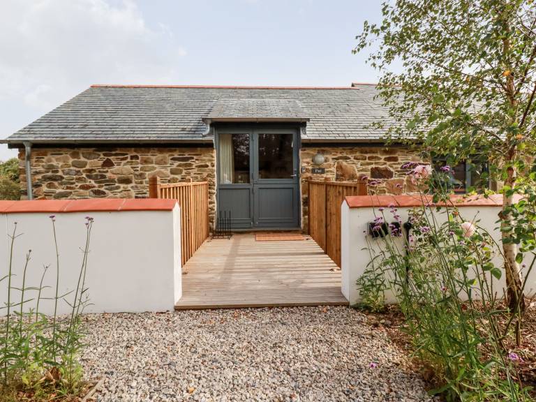 Cottage with garden | Beach view — photo 2