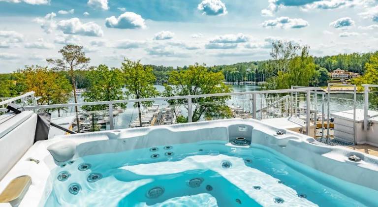 Family-oriented beautiful rental apartment with yard, terrace & jacuzzi | Water view | Suitable for remote work | Dogs allowed — photo 3