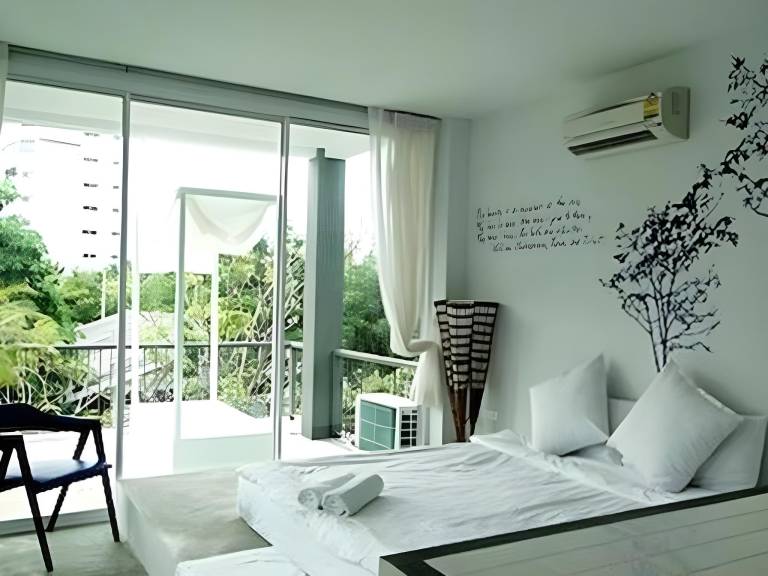 White @ Sea Resort — photo 2