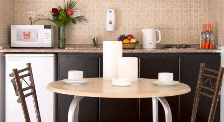 Beautiful serviced apartment with garden & patio | Pets allowed — photo 3