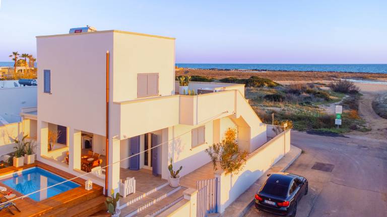 Villa with garden, private pool & barbecue | Pool view — photo 4