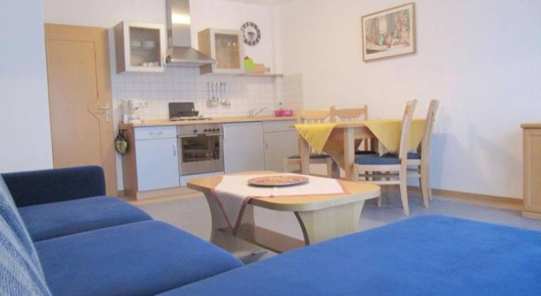 Apartment with BBQ, pool & yard — photo 2