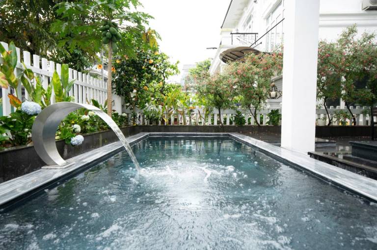 Villa with garden, jacuzzi & private pool | Good for workation | Pet-friendly in Hue