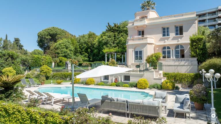 Villa with private pool, terrace & garden | Garden view in Cannes
