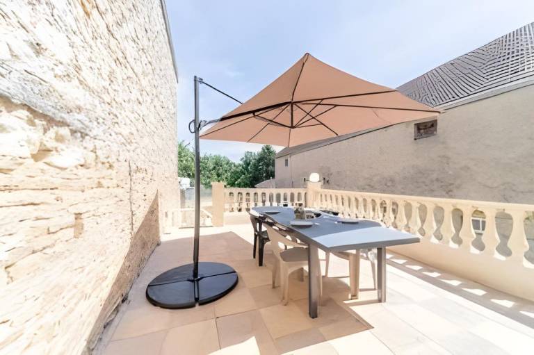 Vacation home with BBQ, patio & garden — photo 4