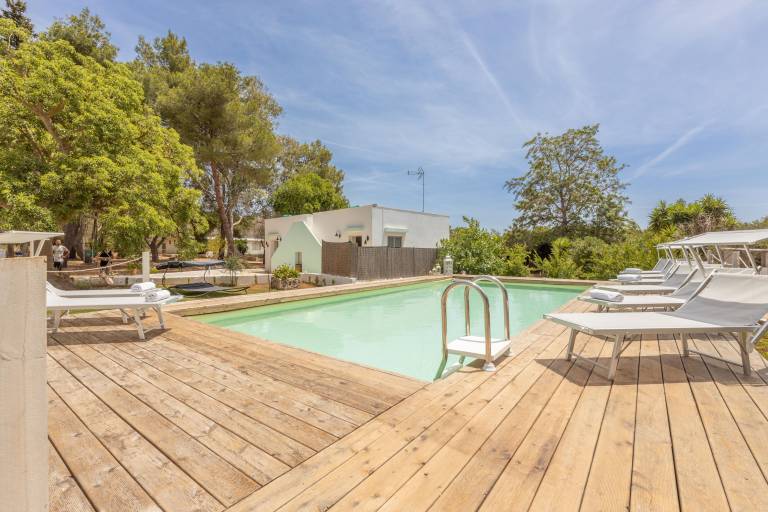 Family-oriented holiday apartment with pool, BBQ & yard | Pet-friendly in Salve
