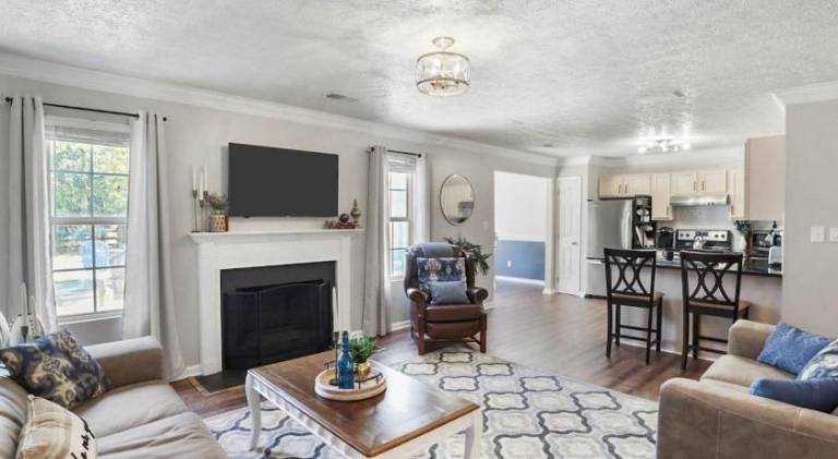 Ample vacation home | Pet-friendly — photo 2