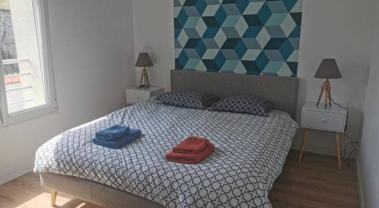 Holiday apartment with hot tub in Bezannes
