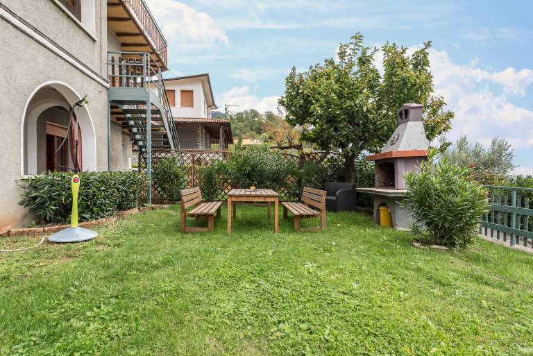 Apartment Oleandro Casa Demonti with Mountain View, Pool, Terrace & Wi-Fi in Tignale